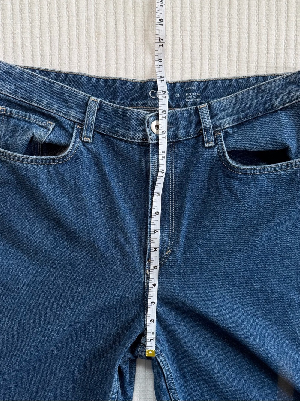 COS Tapered High-Rise Ankle Jeans in Medium Indigo Wash Size 32 - Picture 8 of 9